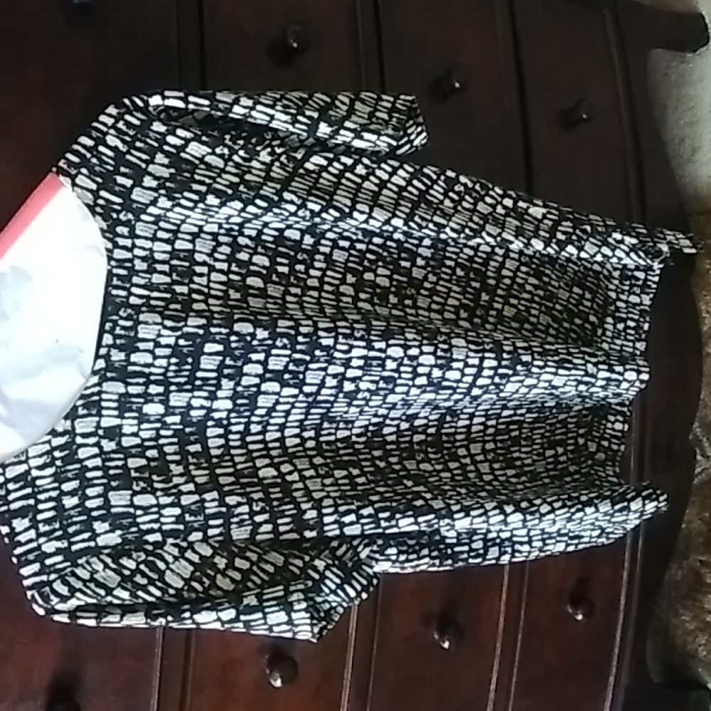 EILEEN FISHER 100% SILK SHORT SLEEVE TOP. LARGE